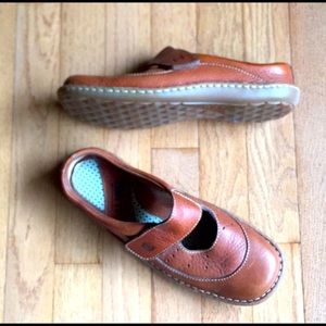 Born 8.5 Rich Carmel Tan Shoes New!